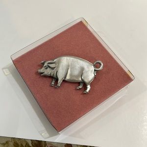 Adorable pewter PIG pin